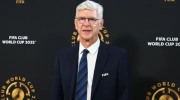 تصرفات غريبة ثنائي آرسنال في مباراة يونايتد تثير انتقادات فينجر